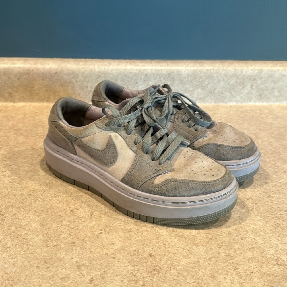 Nike Air size 8